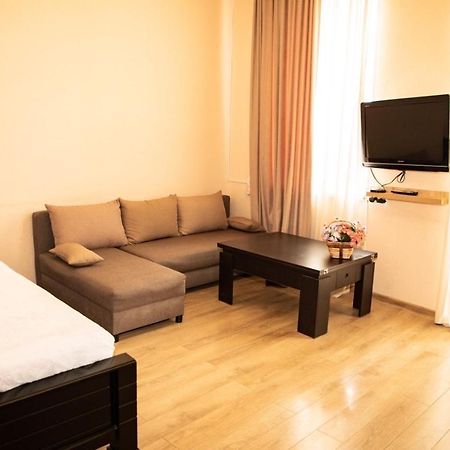 Hotel Natali Tbilisi Esterno foto