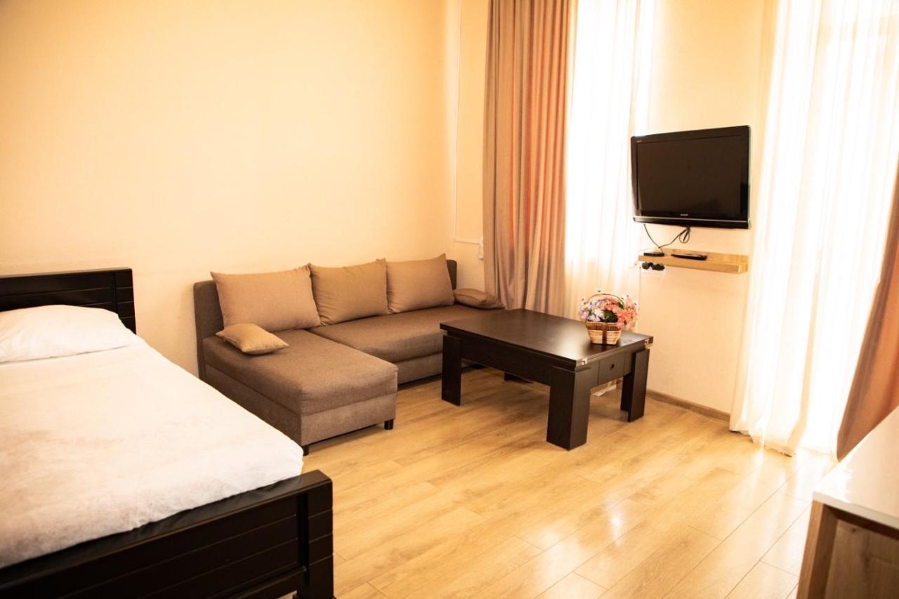 Hotel Natali Tbilisi Esterno foto